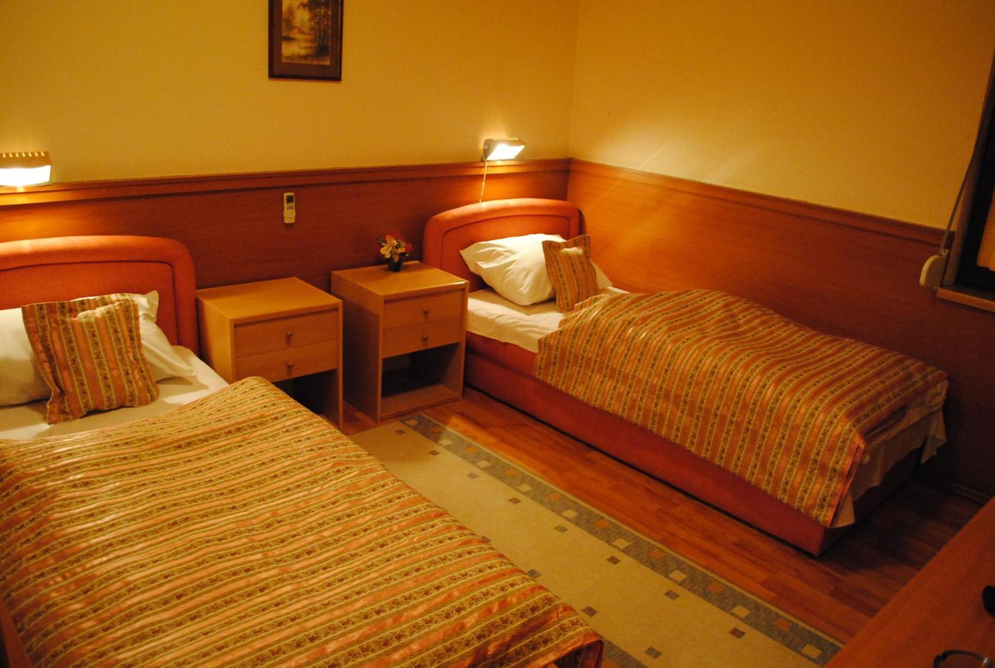 Motel Kiwi Grude Room photo